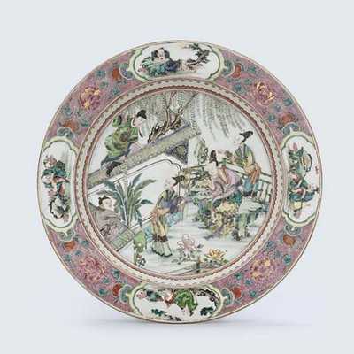 YONGZHENG (1723-1735) A LARGE ROSE-VERTE DISH